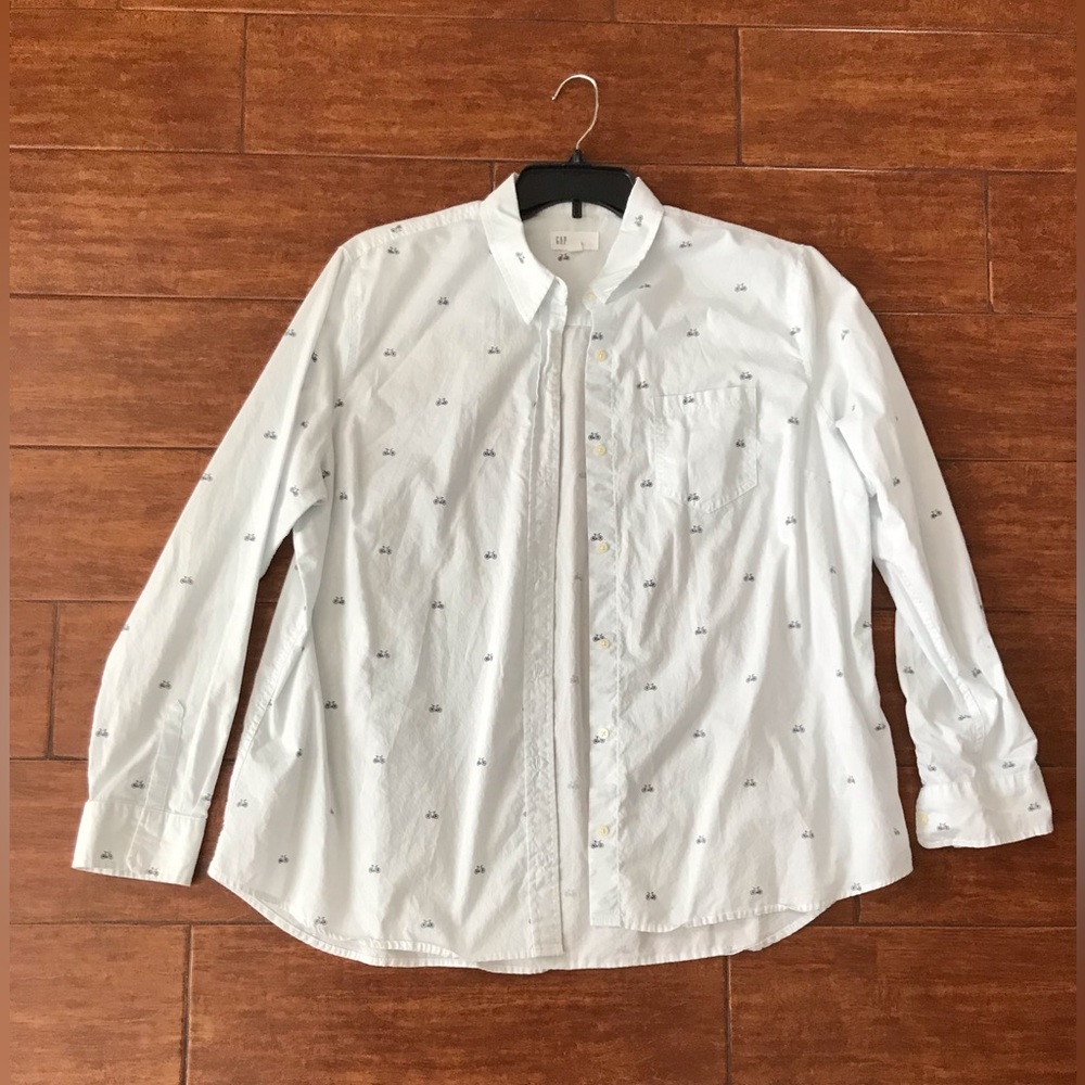 GAP Women’s Button Down Casual Shirt NWOT